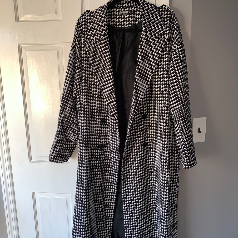 Women’s houndstooth trench coat